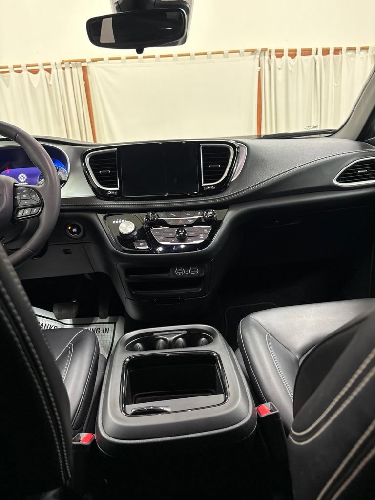 Used 2024 Chrysler Pacifica Touring-L w/ S Appearance Package AWD/4WD image 19