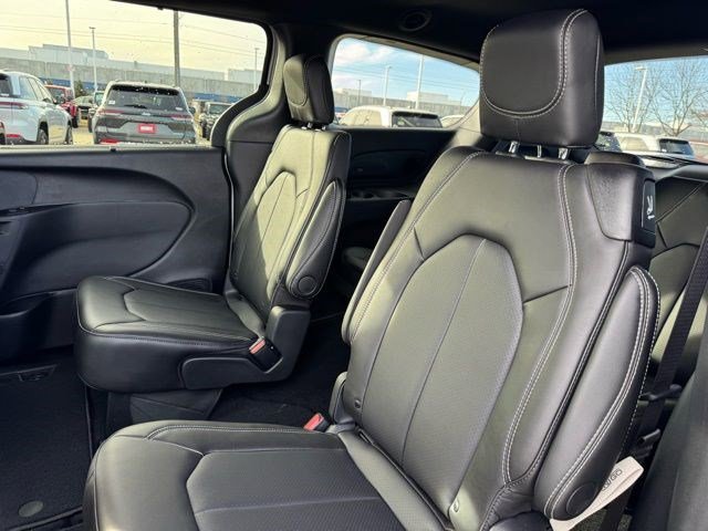 New 2026 Chrysler Pacifica Select image 28