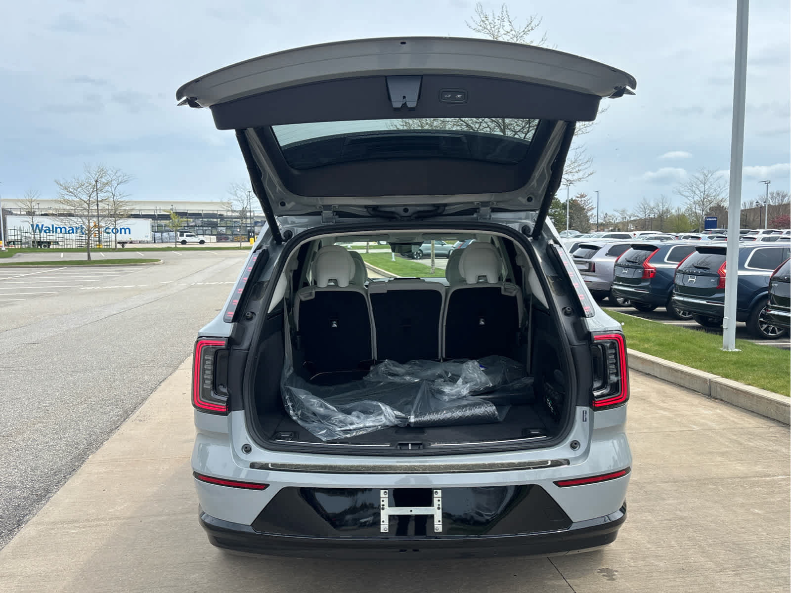 New 2026 Volvo EX90 Plus AWD/4WD image 7