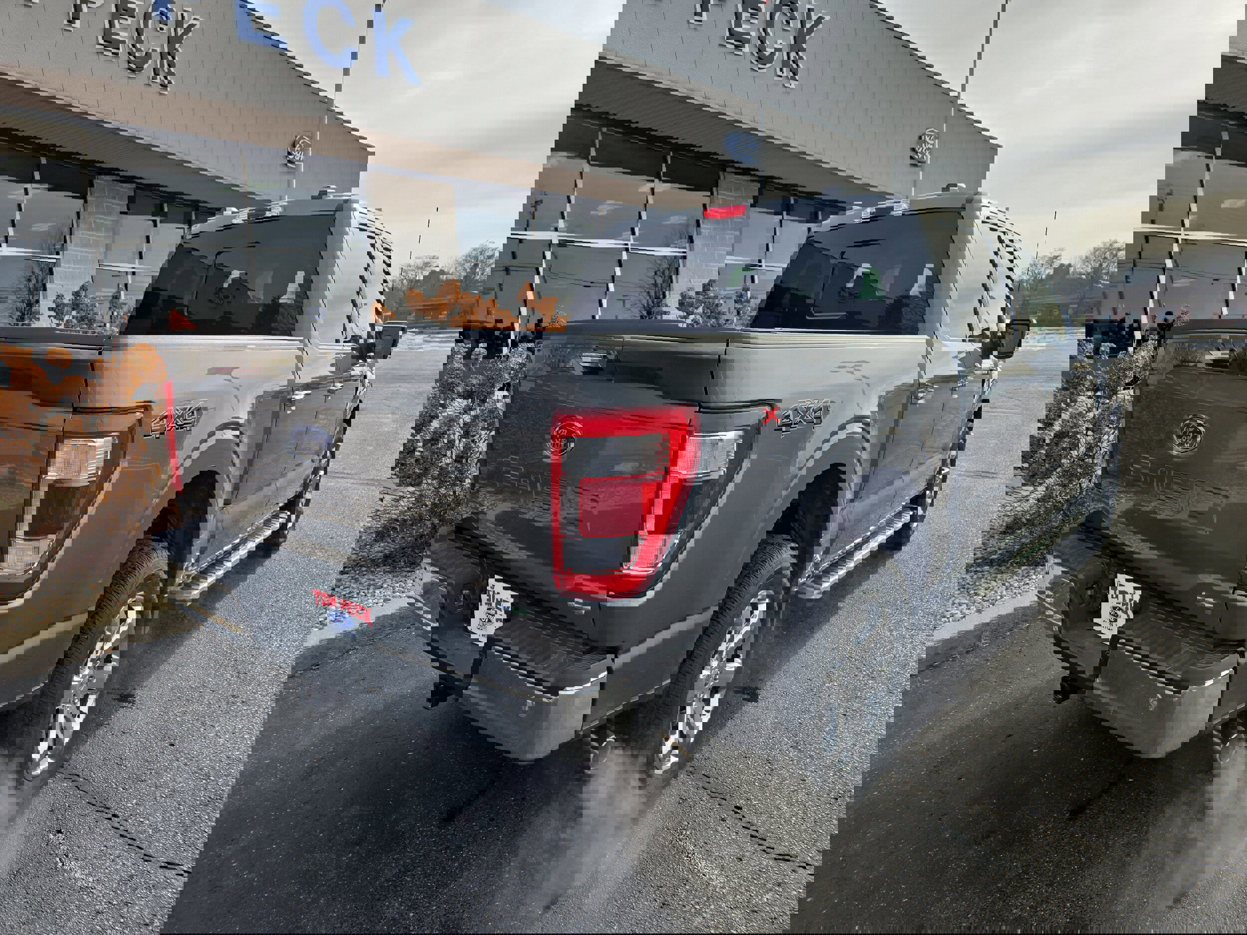 Used 2022 Ford F150 Lariat image 2