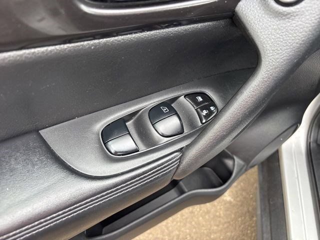 Used 2020 Nissan Rogue SV FWD image 14