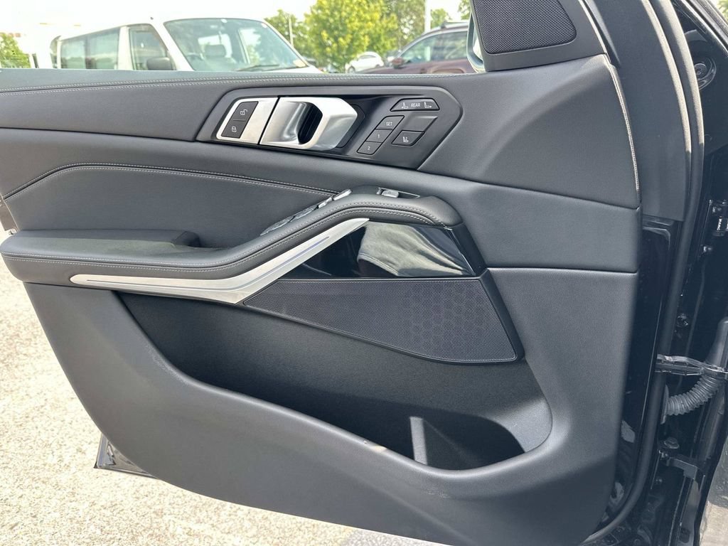 Used 2023 BMW X7 xDrive40i w/ Climate Comfort Package AWD/4WD image 23