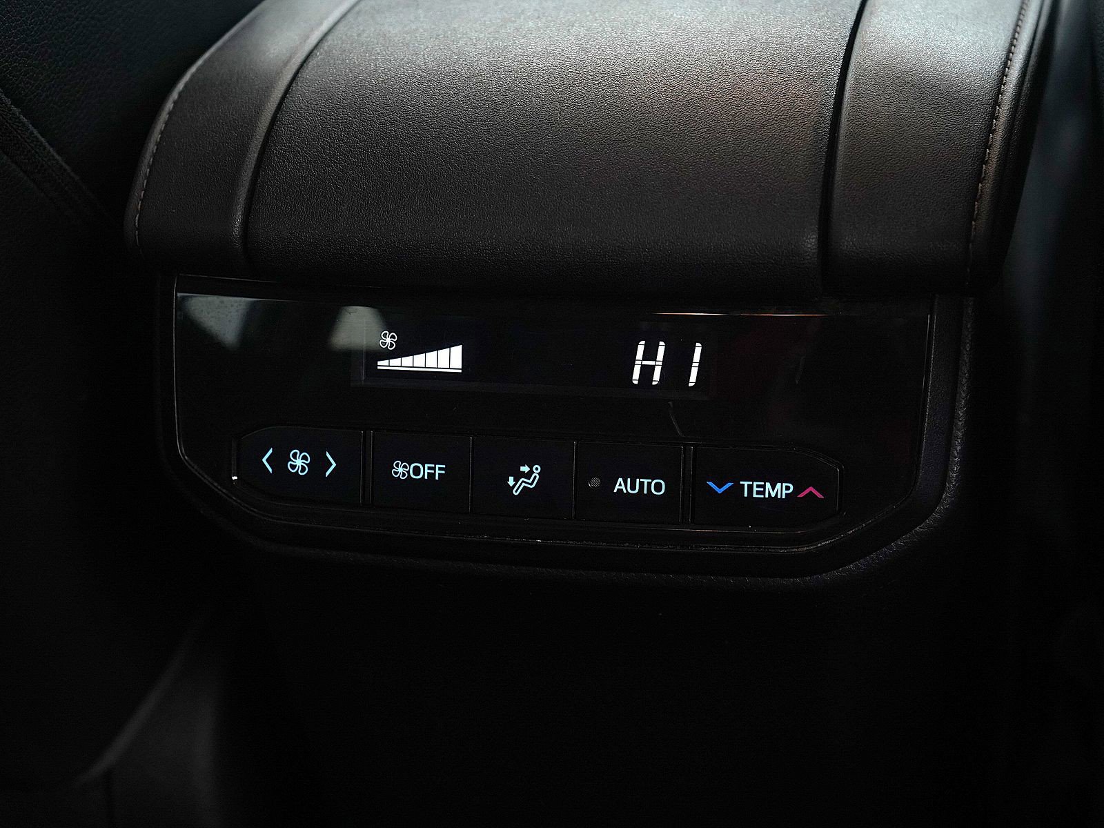 Used 2020 Toyota Highlander XLE image 18