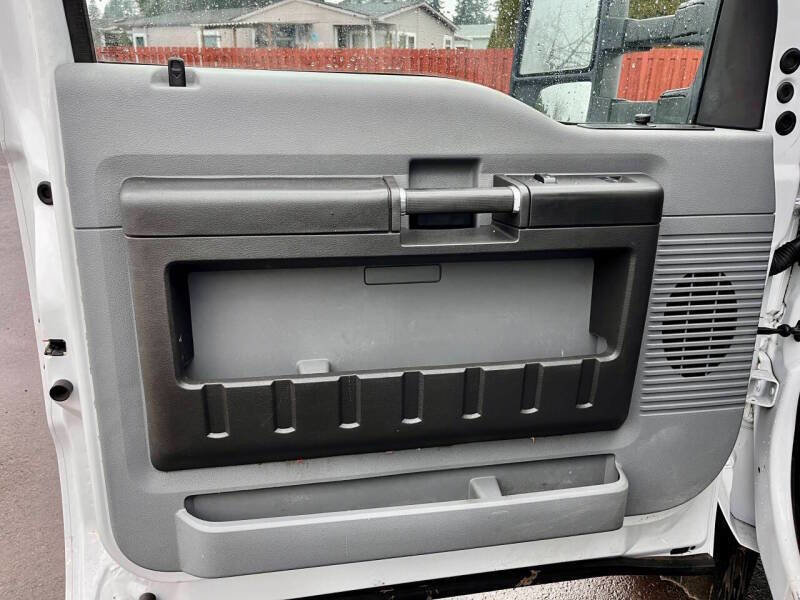 Used 2014 Ford F550 4X2 2dr Regular Cab 140.8 200. image 17