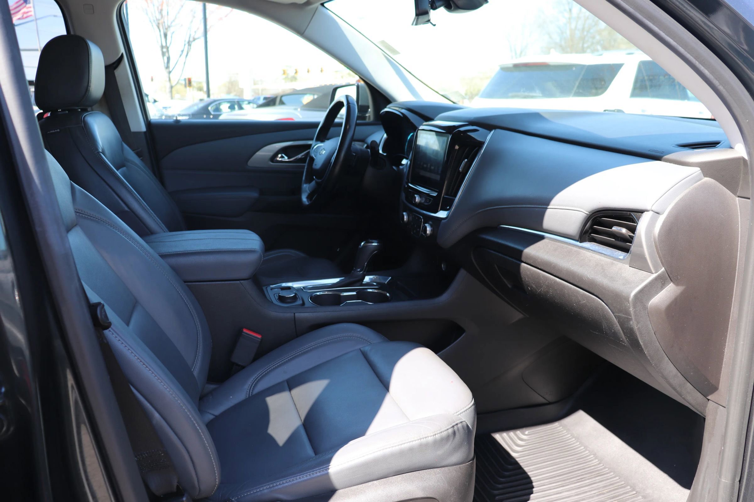 Used 2018 Chevrolet Traverse LT image 18