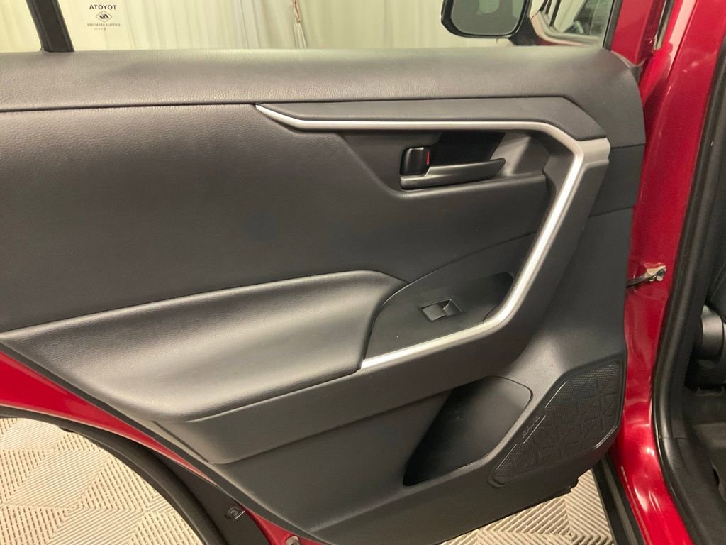 Used 2021 Toyota RAV4 LE image 30