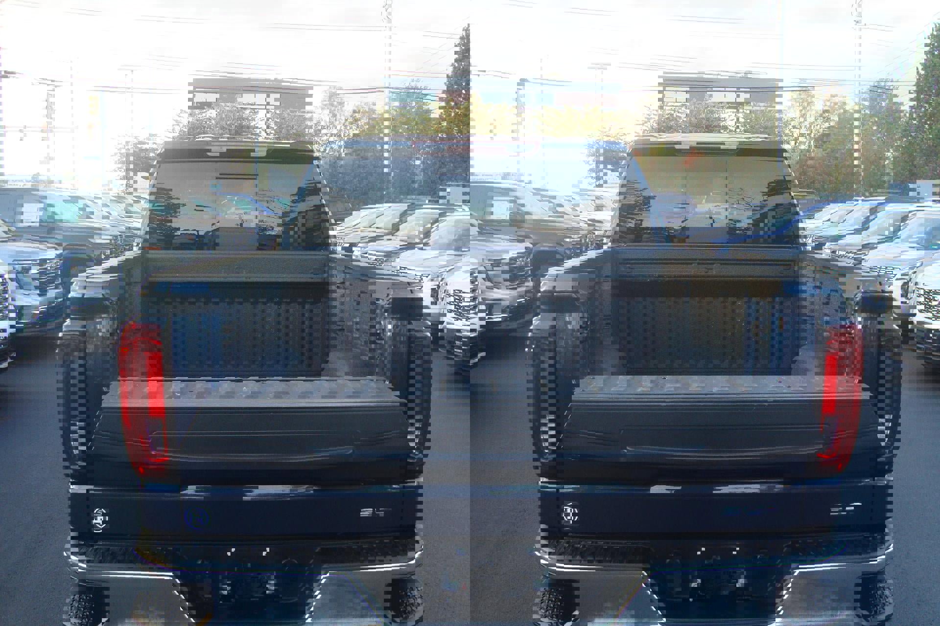 Used 2022 GMC Sierra 1500 SLT w/ SLT Convenience Package image 8