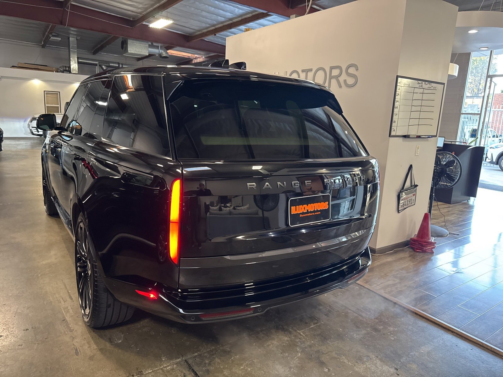 Used 2024 Land Rover Range Rover SE image 18