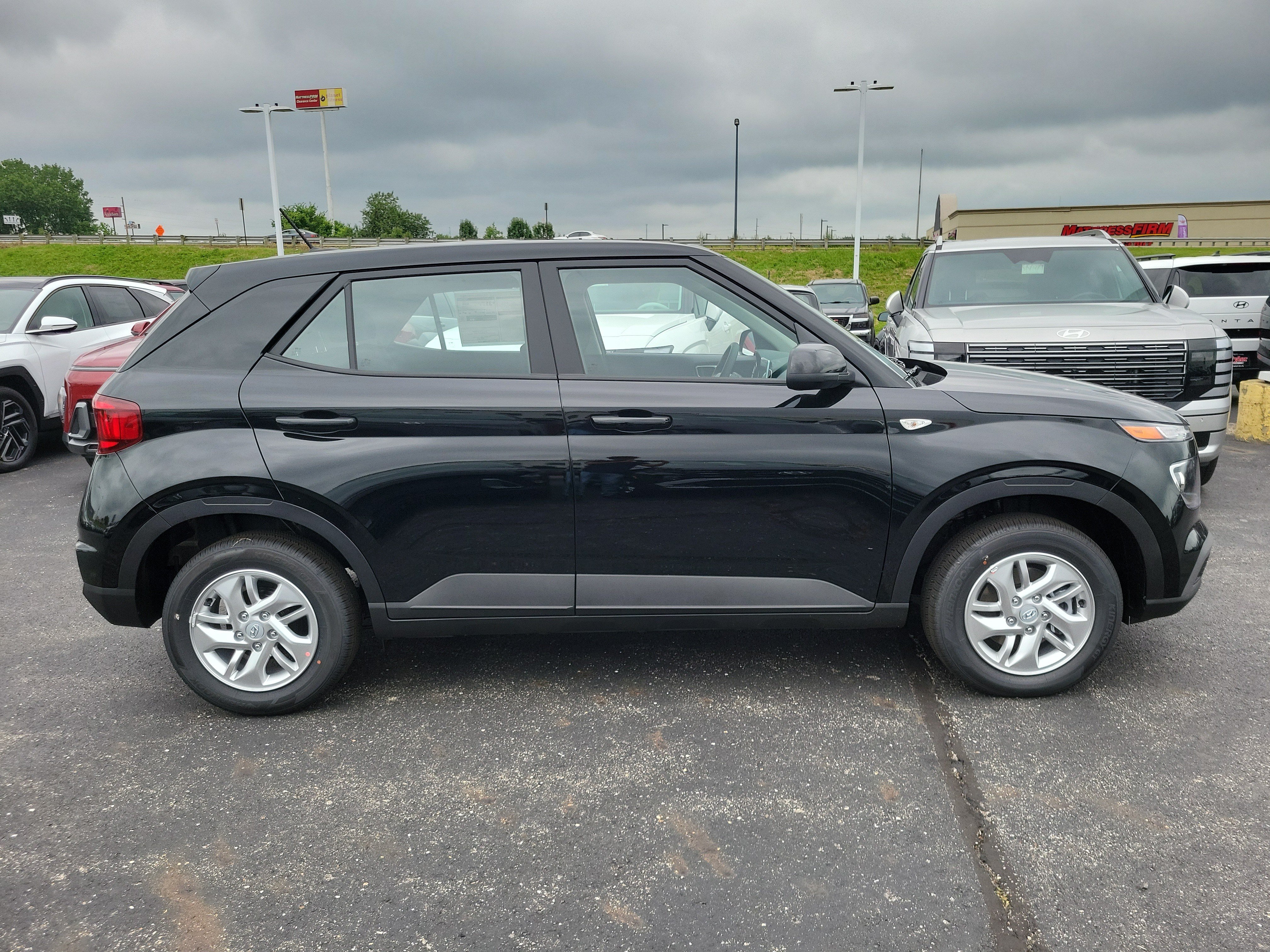 New 2026 Hyundai Venue SE FWD image 3