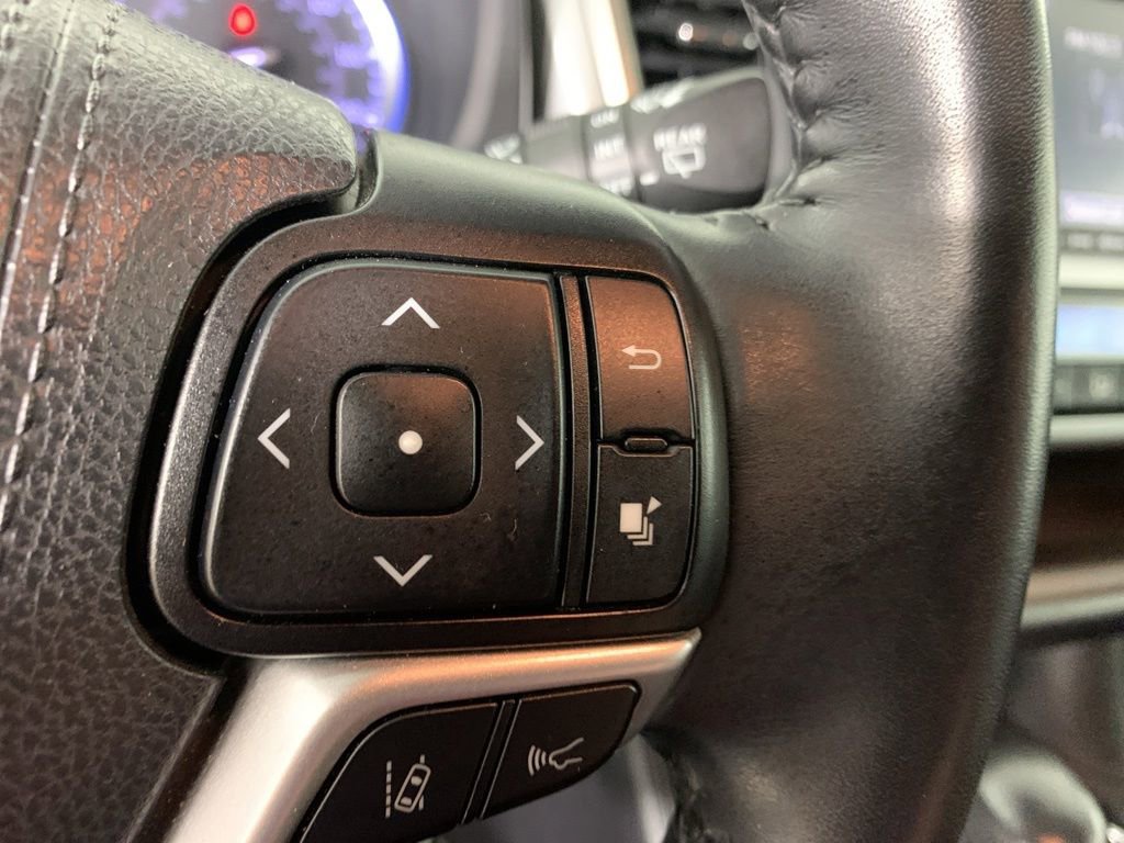 Used 2019 Toyota Highlander XLE AWD/4WD image 22