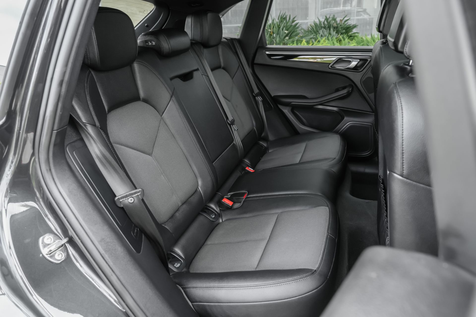 Used 2022 Porsche Macan image 37