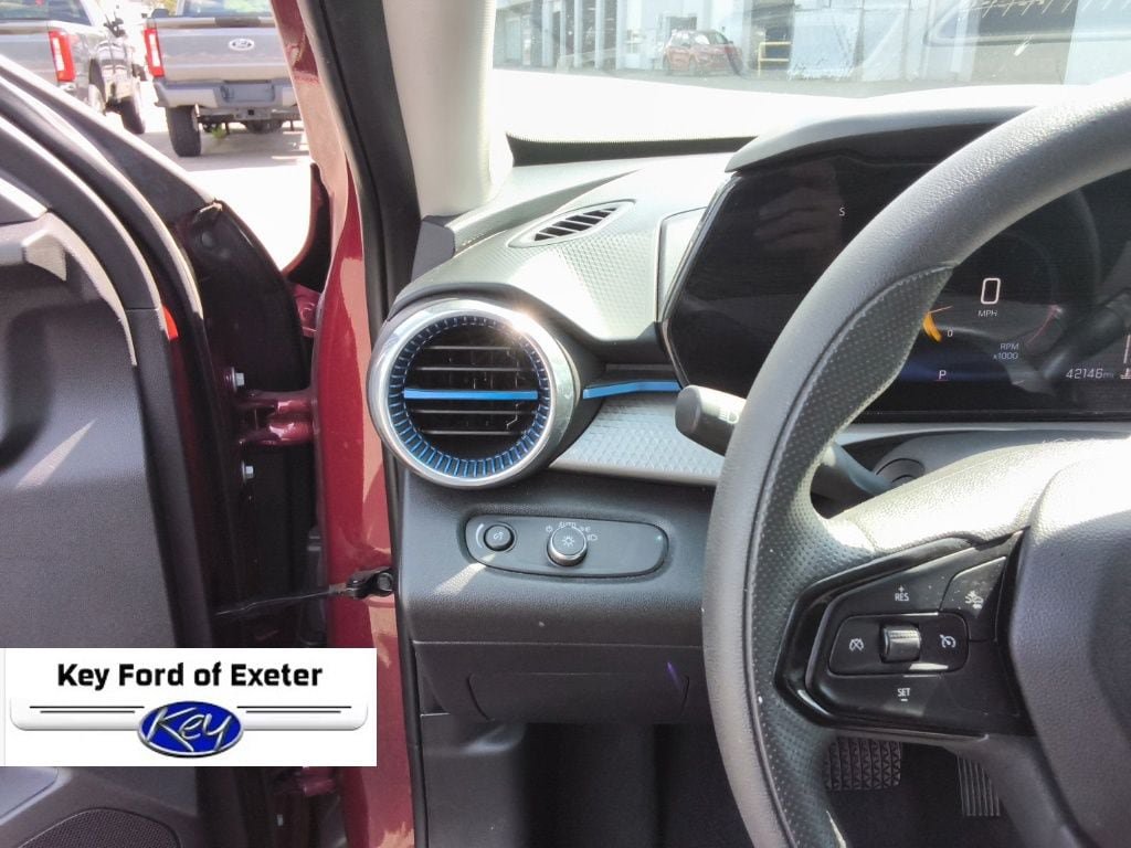 Used 2025 Chevrolet Trax LT FWD image 25