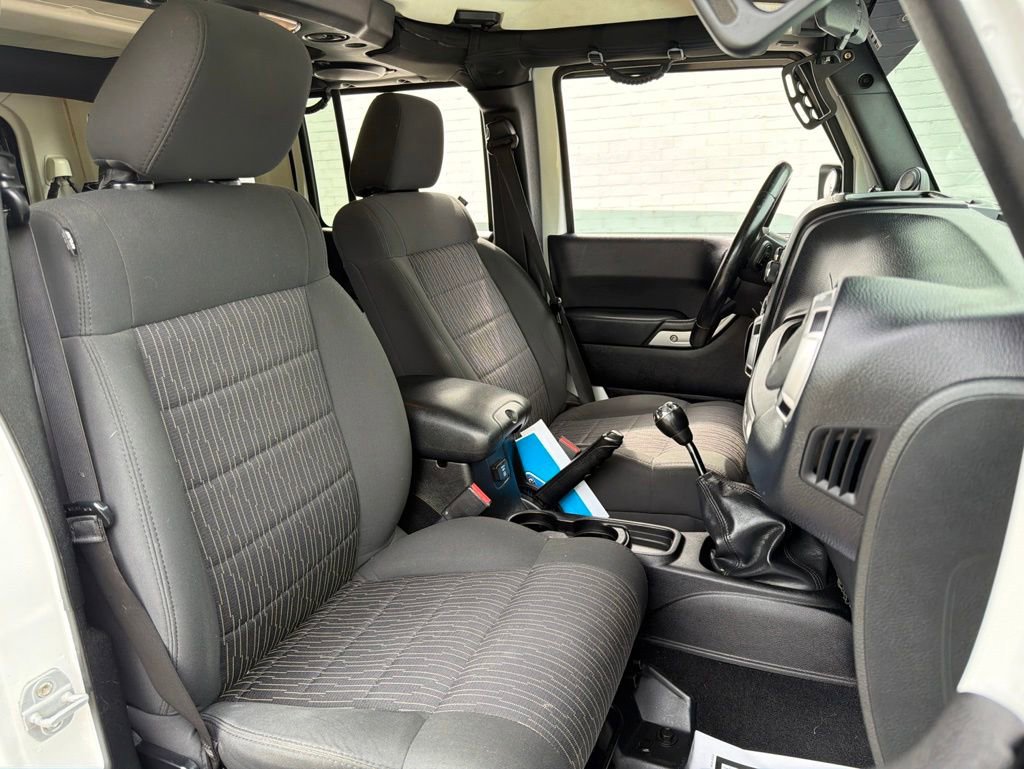 Used 2011 Jeep Wrangler Unlimited Rubicon w/ Dual Top Group AWD/4WD image 12