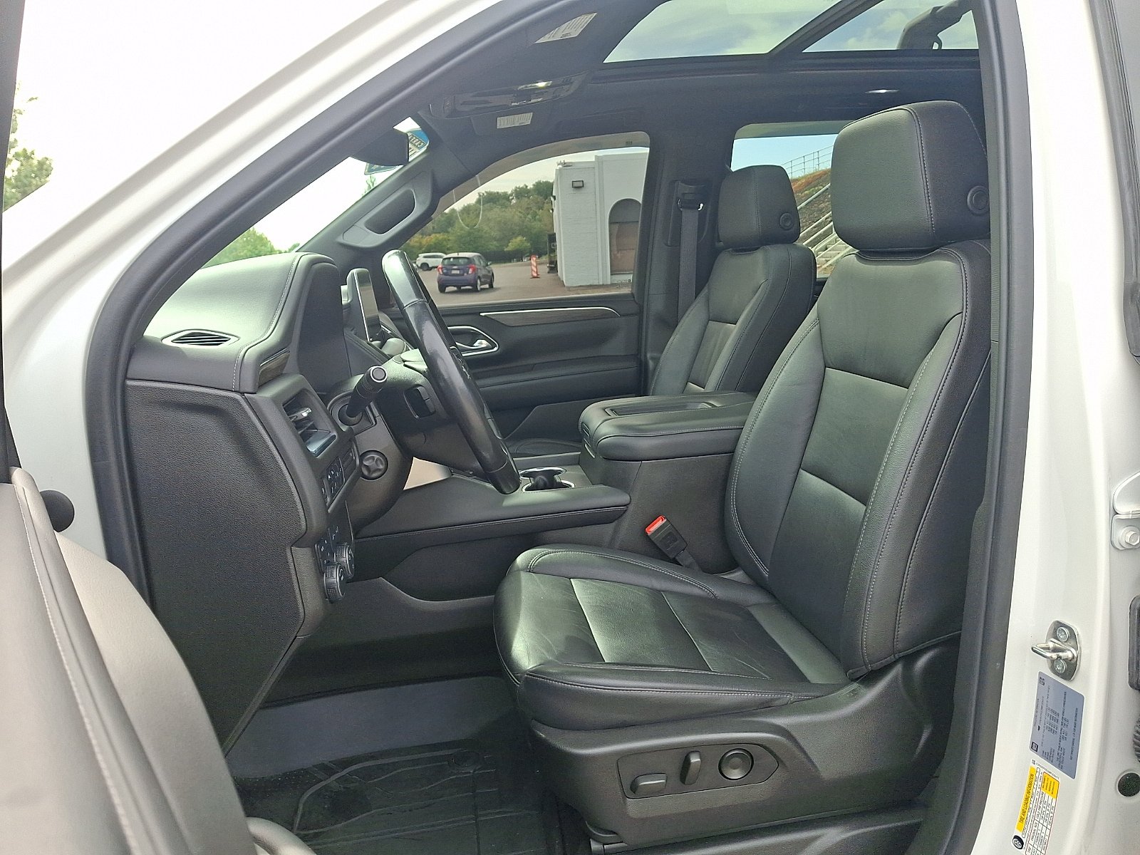Used 2021 Chevrolet Tahoe Z71 w/ Luxury Package AWD/4WD image 14