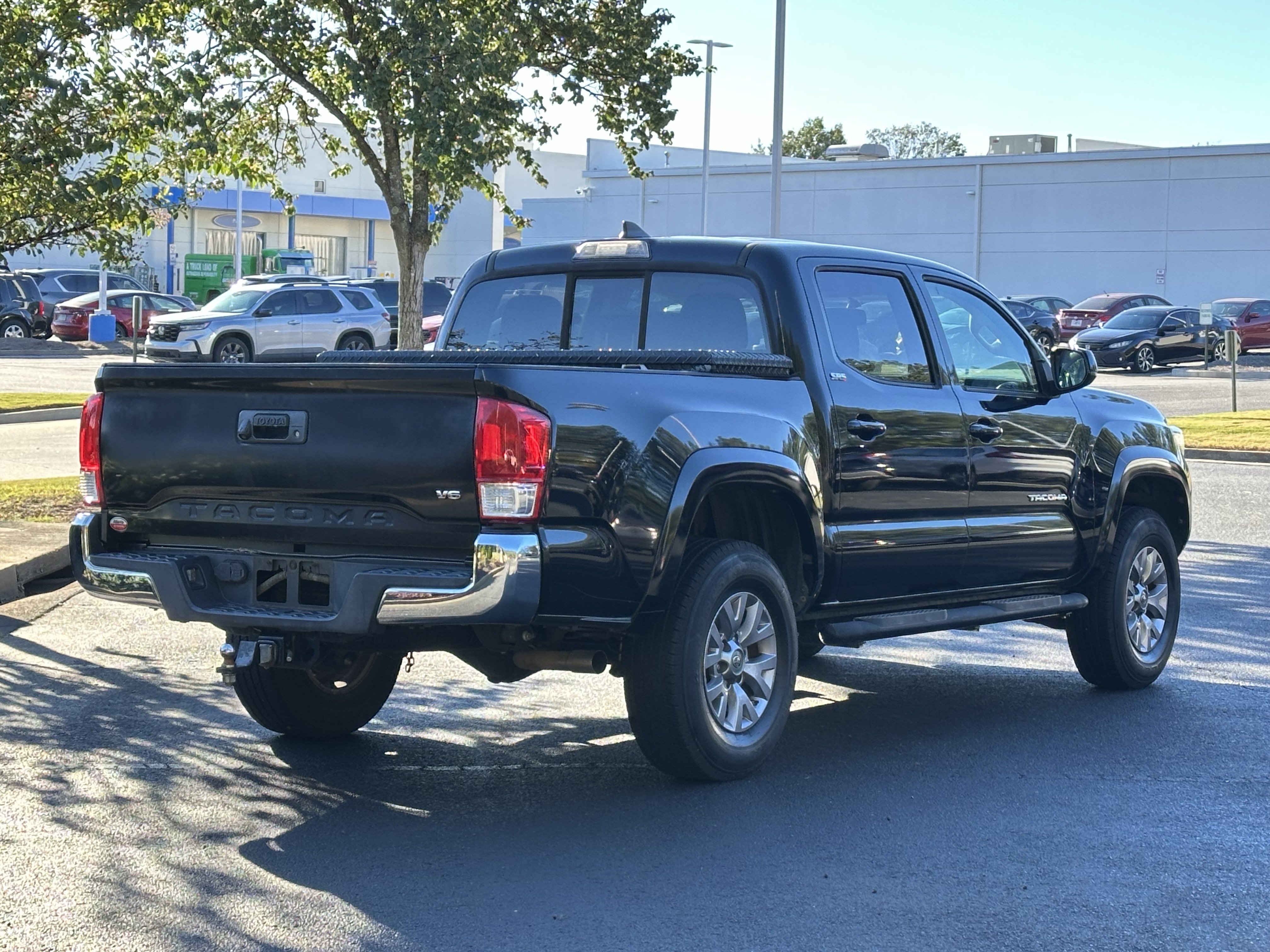 Used 2017 Toyota Tacoma SR5 w/ Tow Package RWD image 11