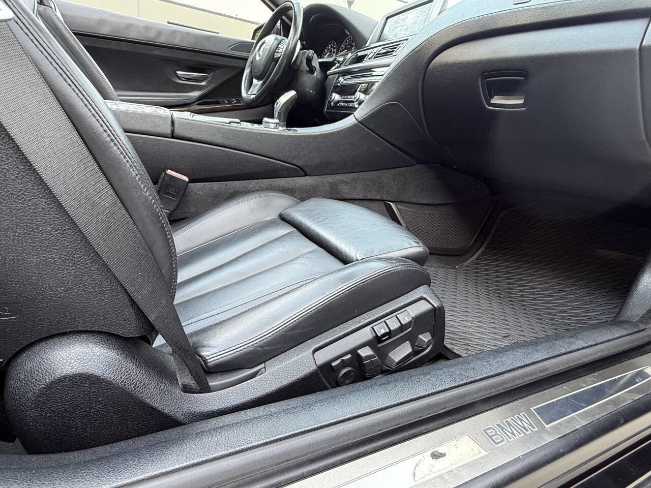 Used 2013 BMW 650i xDrive 650i xDrive AWD 2dr Convertibl w/ Cold Weather Pkg image 25