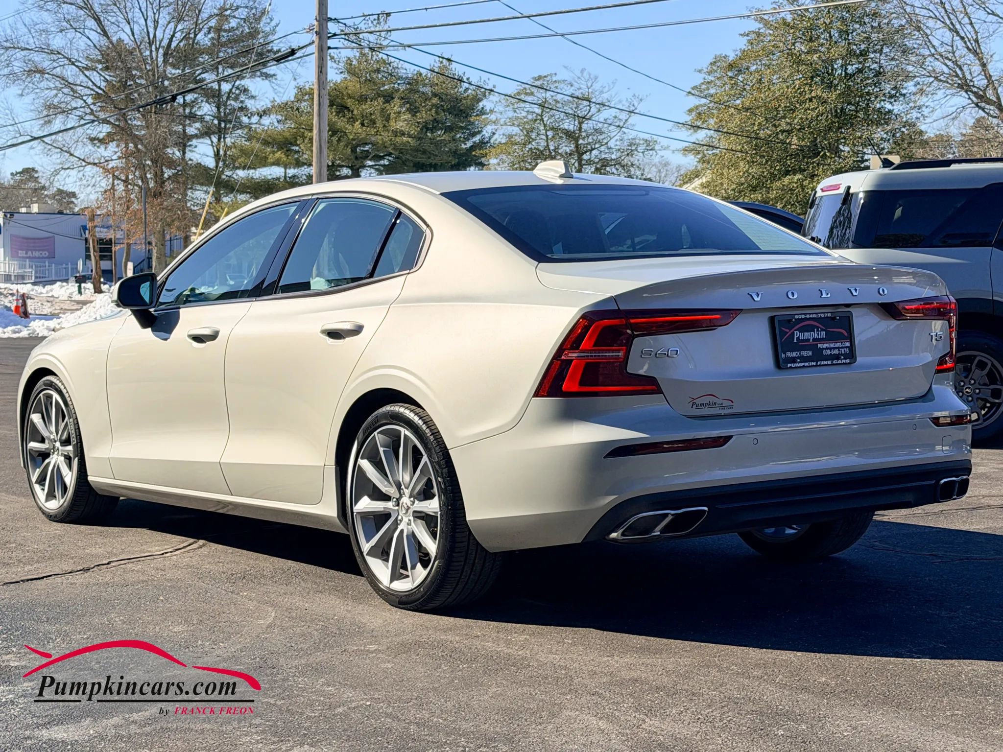 Used 2020 Volvo S60 T5 Momentum image 4