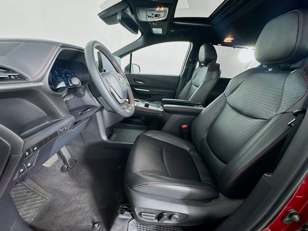 Used 2025 Toyota Sienna XSE FWD image 12