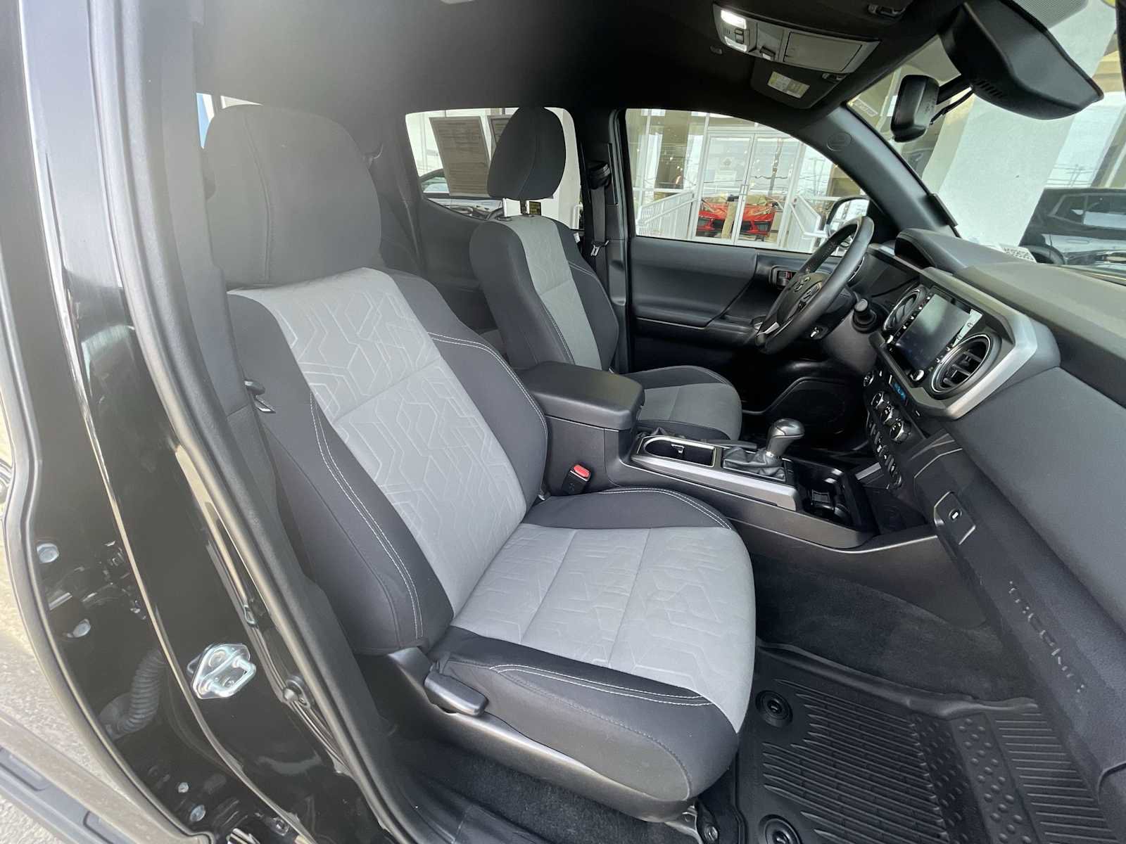 Used 2021 Toyota Tacoma TRD Sport w/ Technology Package image 26