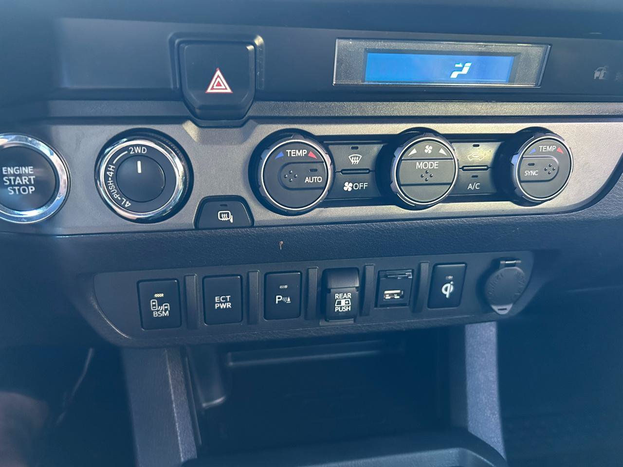 Used 2022 Toyota Tacoma TRD Sport w/ Technology Package AWD/4WD image 20