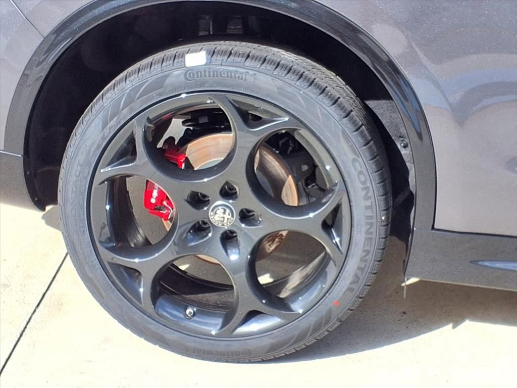 New 2026 Alfa Romeo Stelvio Sprint w/ Convenience Package image 6