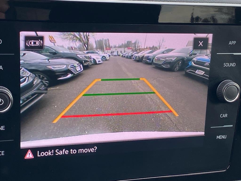 Used 2025 Volkswagen Taos SE image 17