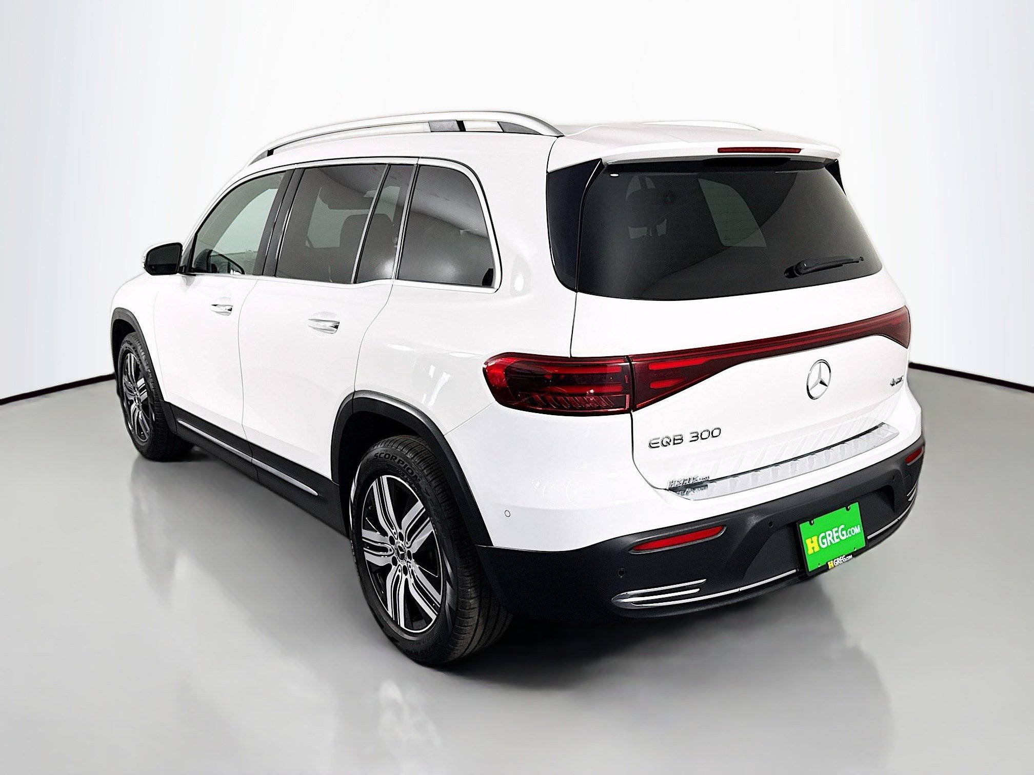 Used 2024 Mercedes-Benz EQB 300 4MATIC image 7