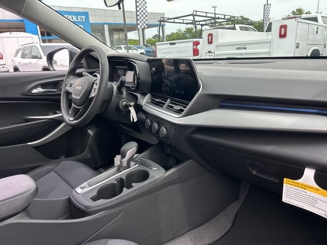 New 2026 Chevrolet Trax LS w/ LS Convenience Package FWD image 31