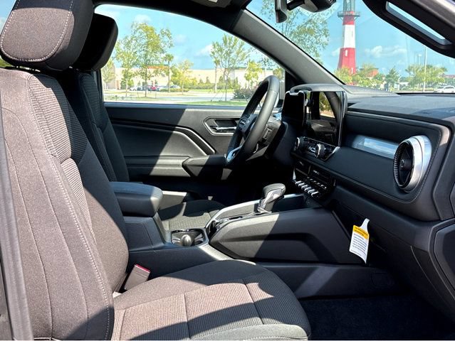 Used 2024 Chevrolet Colorado LT w/ LT Convenience Package II AWD/4WD image 9
