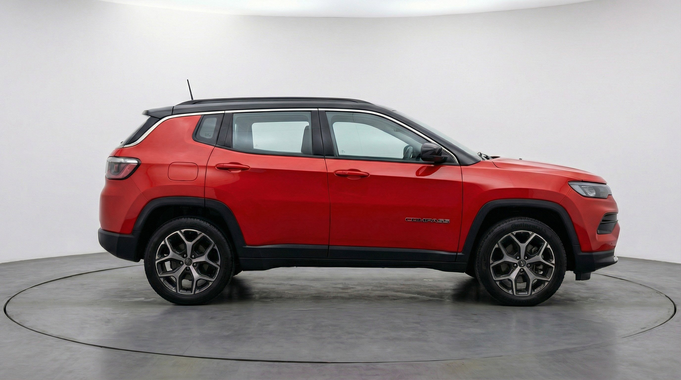 Used 2025 Jeep Compass Limited image 11