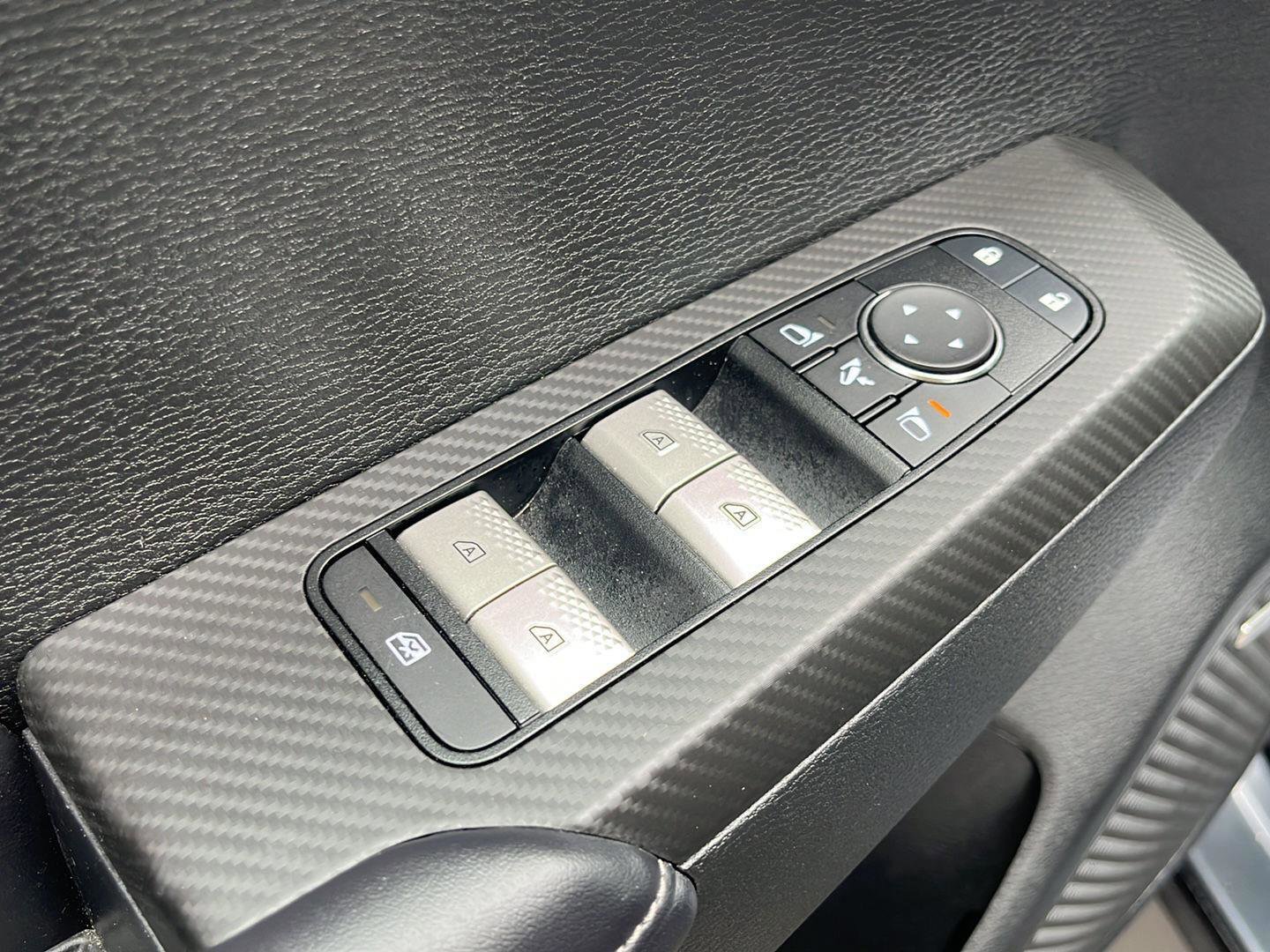 Used 2025 Mitsubishi Outlander SE image 11