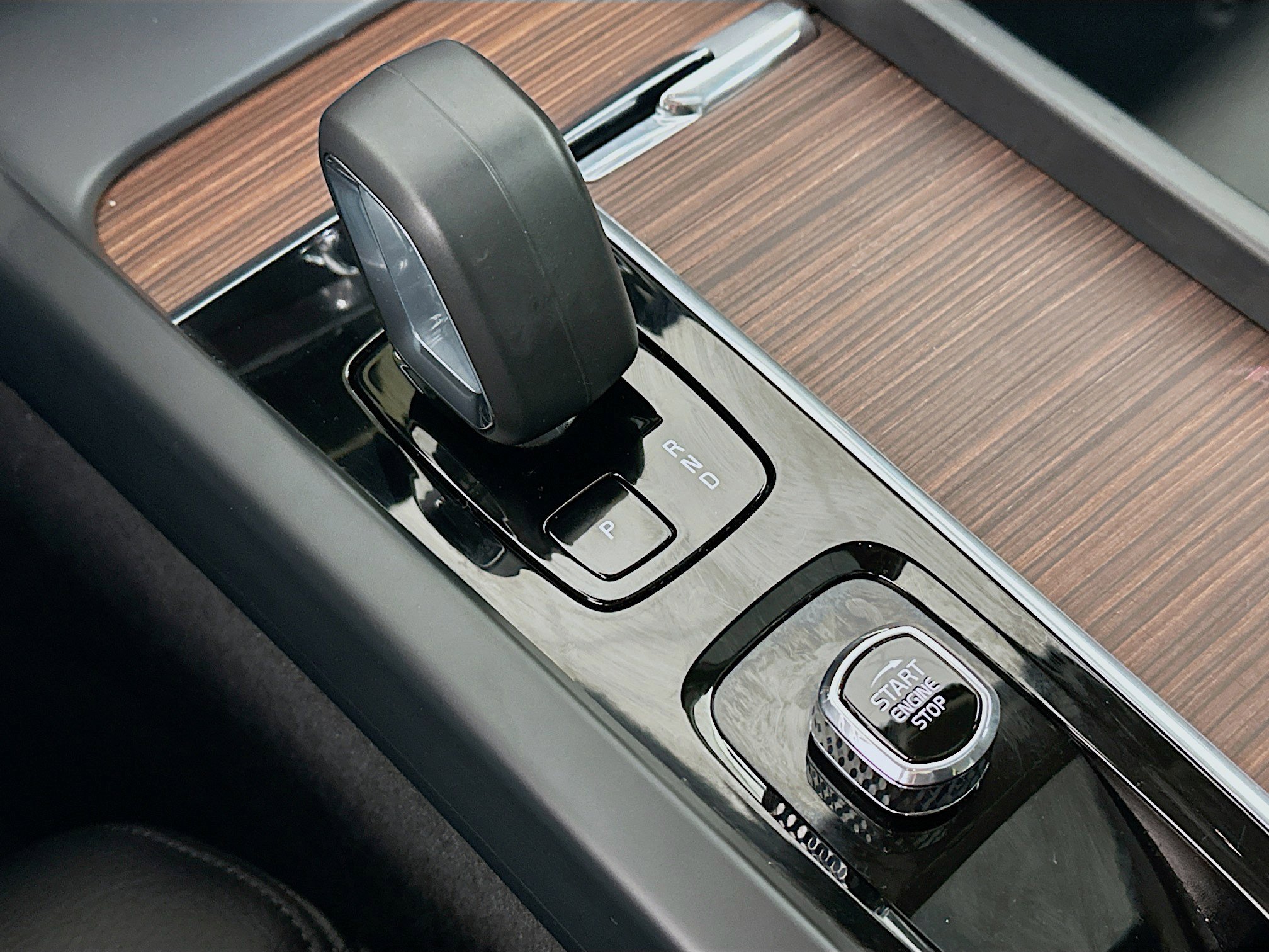 Used 2025 Volvo S60 B5 Plus image 25