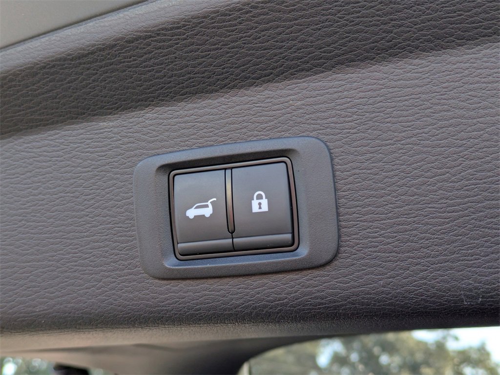 Used 2023 Mitsubishi Outlander SE image 14