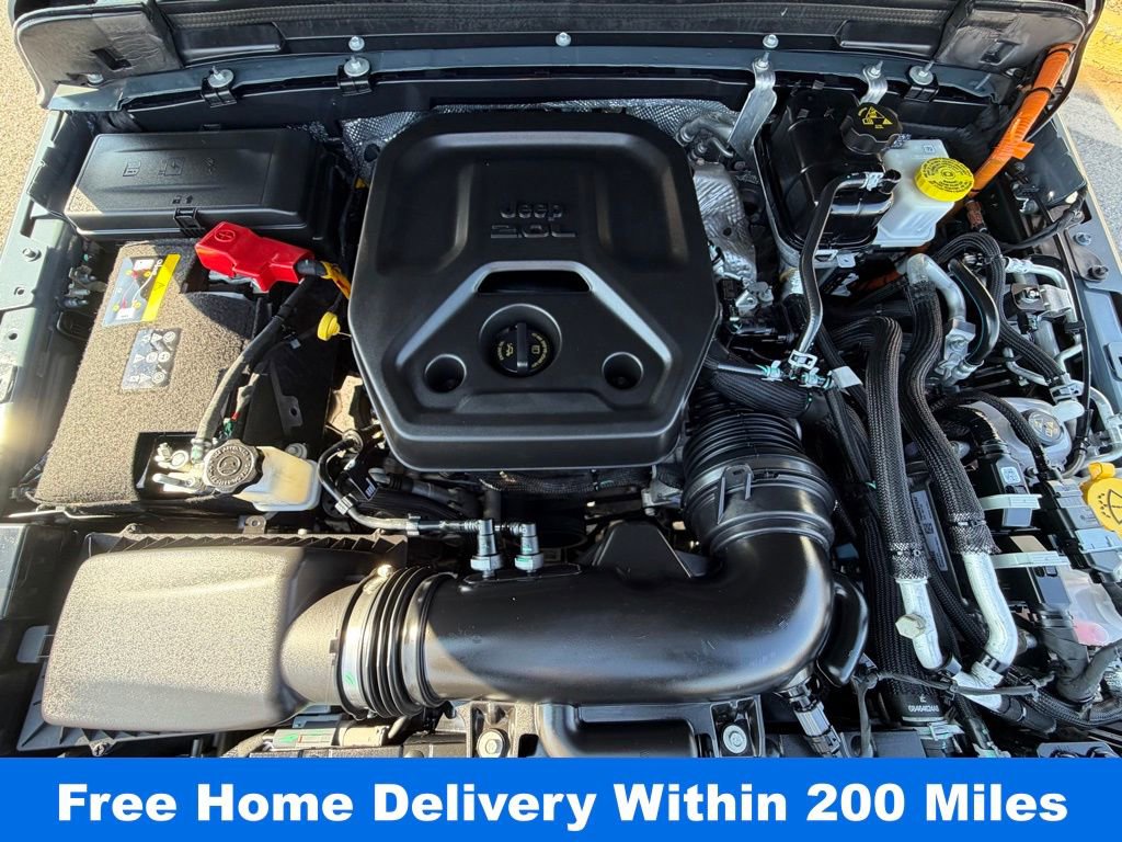 Used 2024 Jeep Wrangler Unlimited Sahara w/ Technology Group image 15