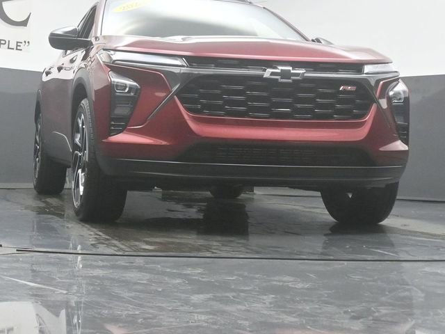 Used 2025 Chevrolet Trax RS FWD image 3