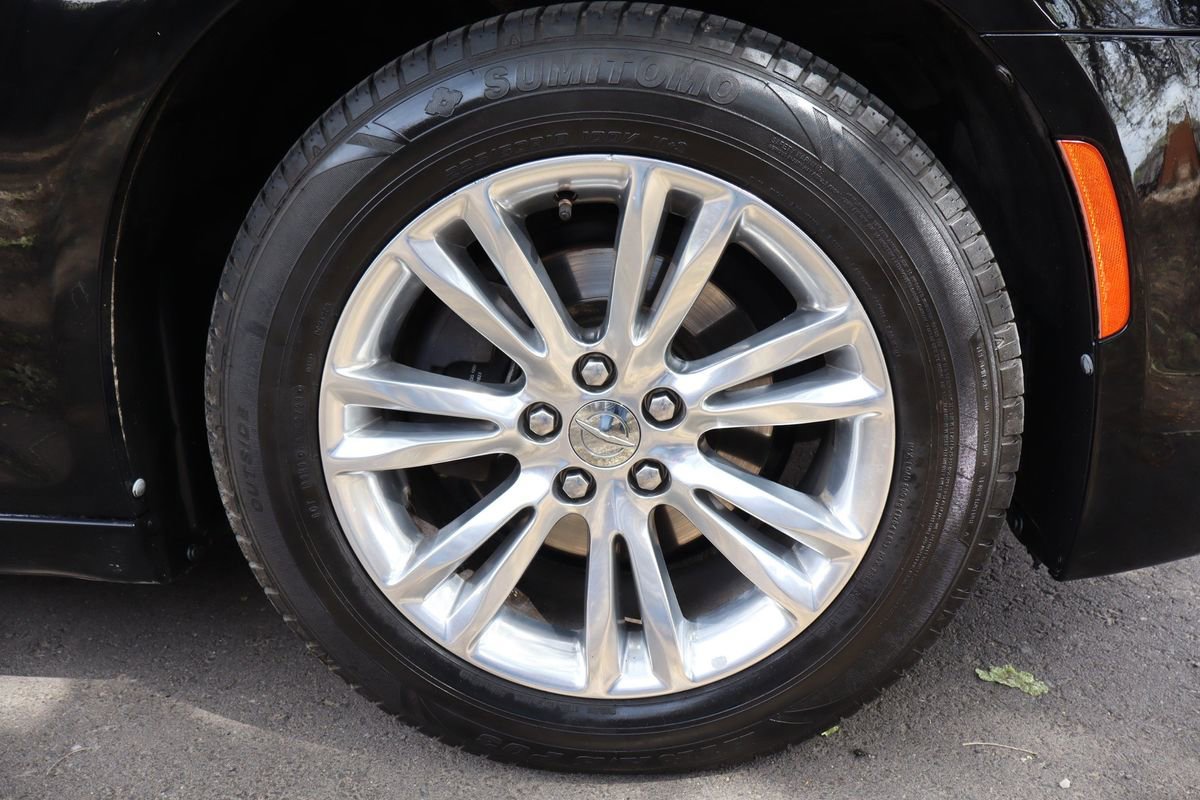 Used 2016 Chrysler 300 C image 43