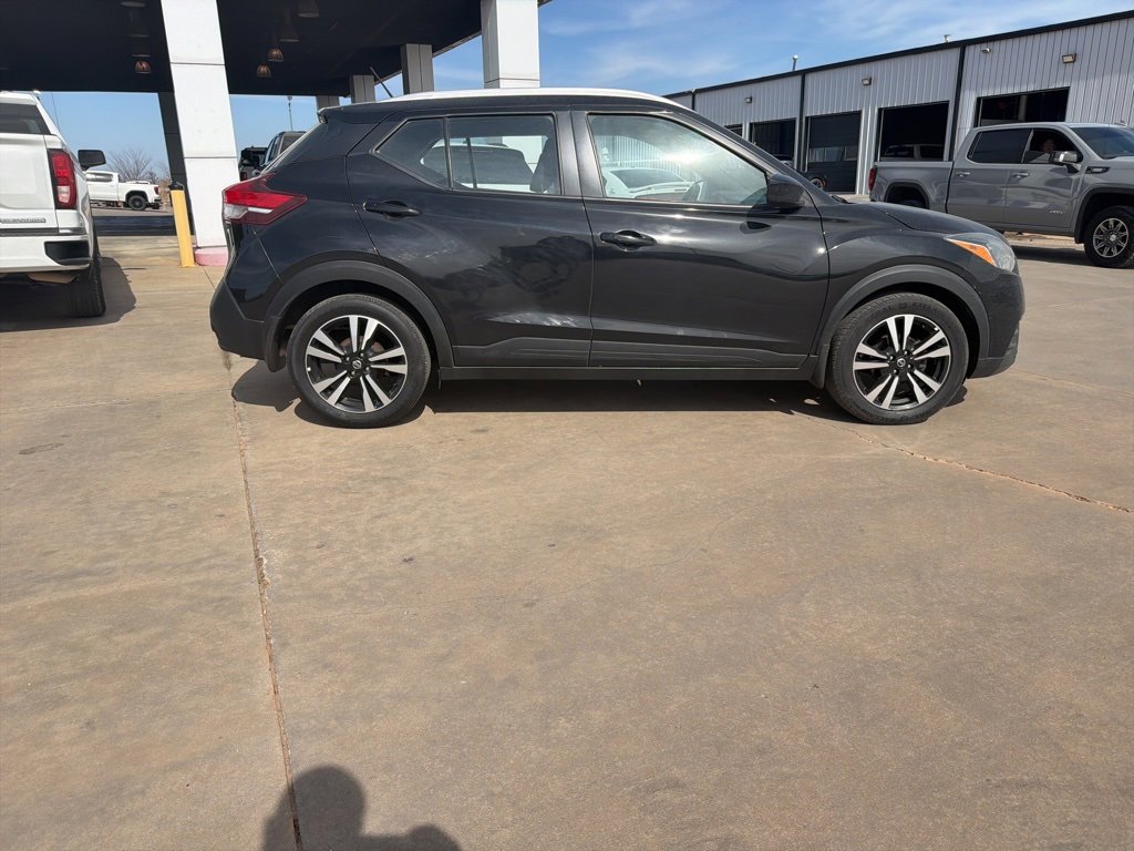 Used 2019 Nissan Kicks SV image 2