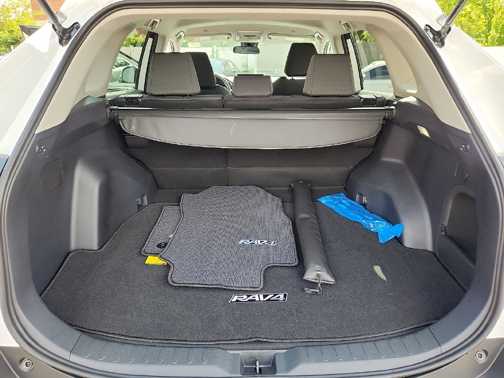 Certified 2024 Toyota RAV4 XLE AWD/4WD image 31