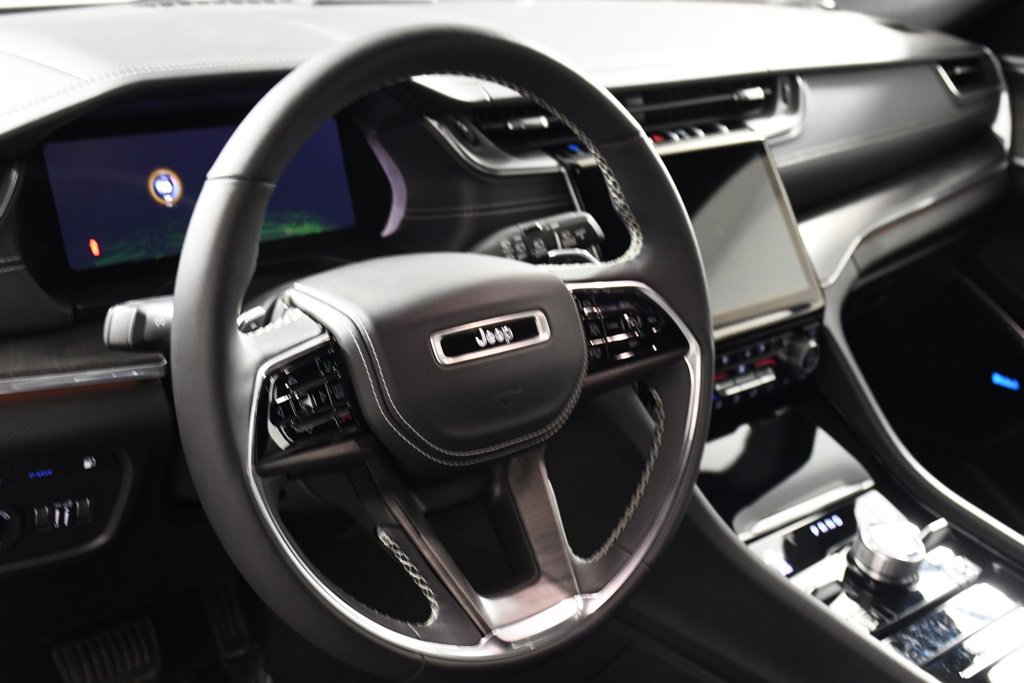 Used 2023 Jeep Grand Cherokee Overland image 13