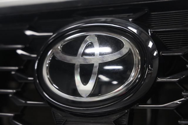 Used 2024 Toyota Highlander XSE FWD image 4