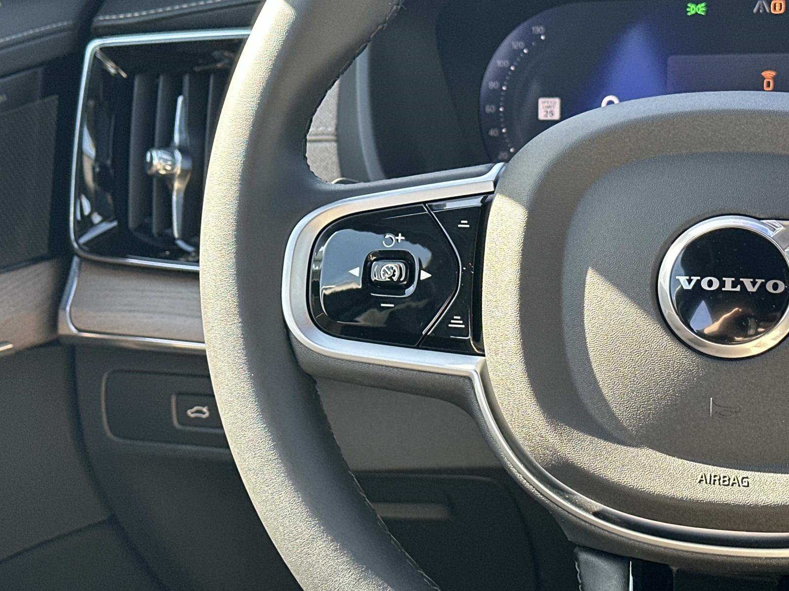 New 2026 Volvo XC90 T8 Plus AWD/4WD image 8