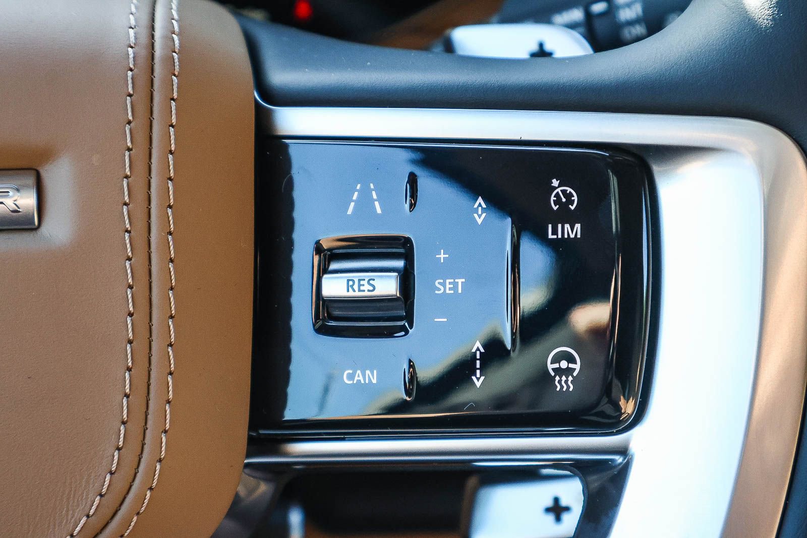 New 2026 Land Rover Range Rover SE image 37