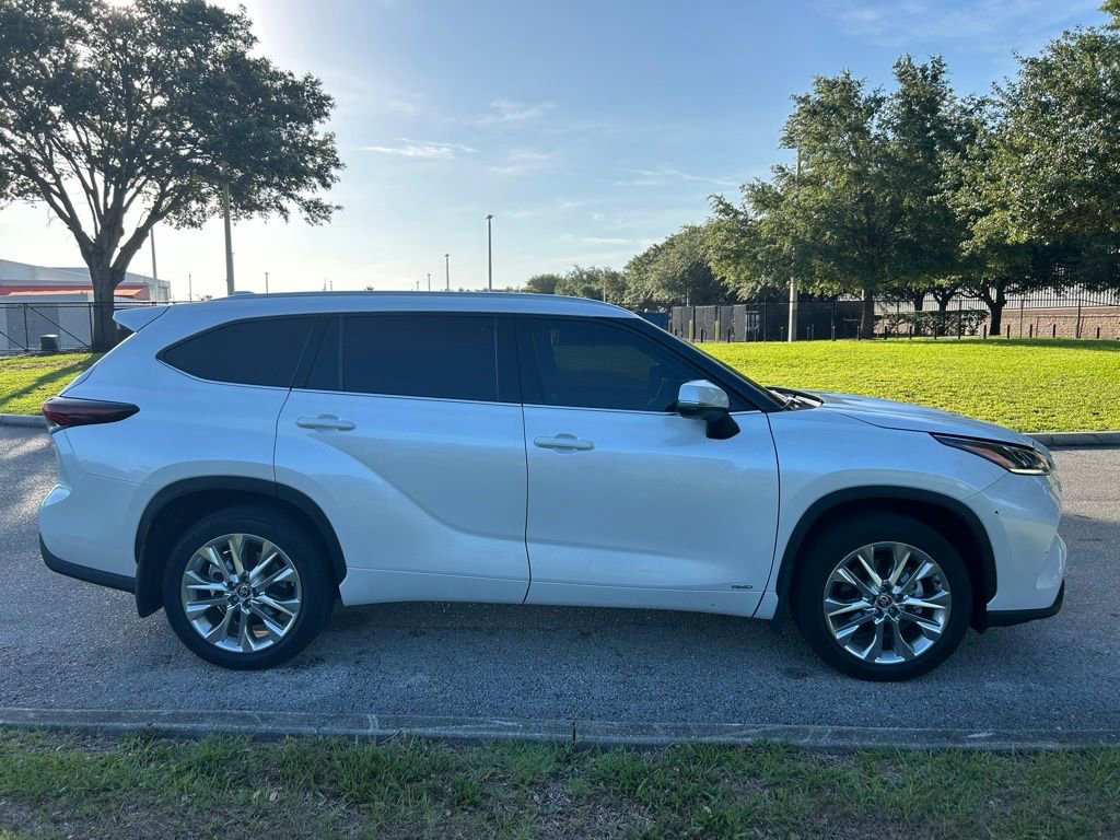 Used 2025 Toyota Highlander Limited AWD/4WD image 7
