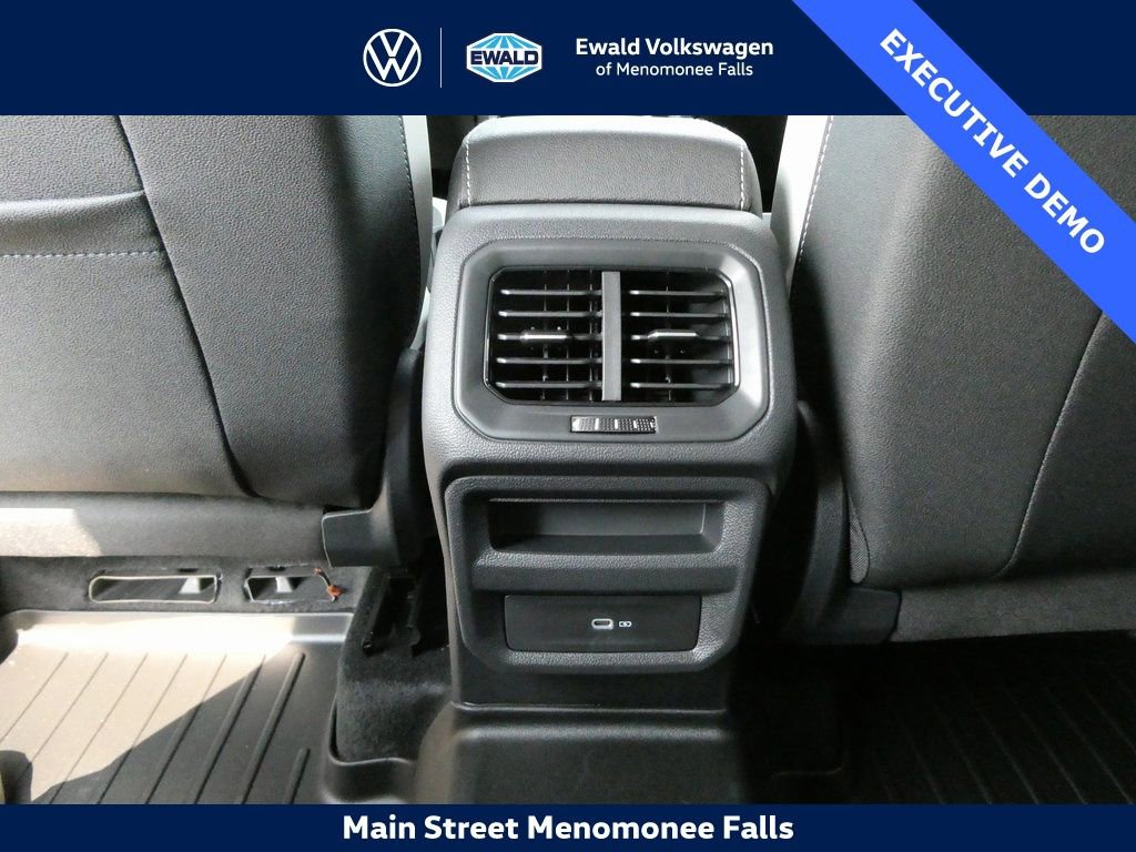 Certified 2025 Volkswagen Taos SE image 35