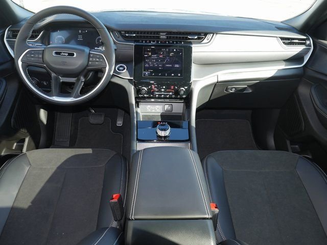 New 2025 Jeep Grand Cherokee L Altitude image 6