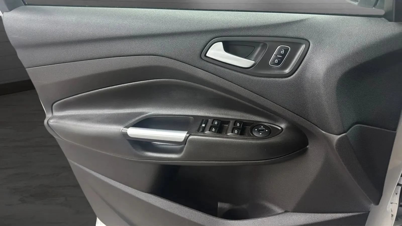 Used 2017 Ford Escape SE FWD image 17
