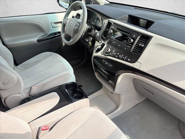 Used 2013 Toyota Sienna LE w/ Towing Pkg FWD image 27
