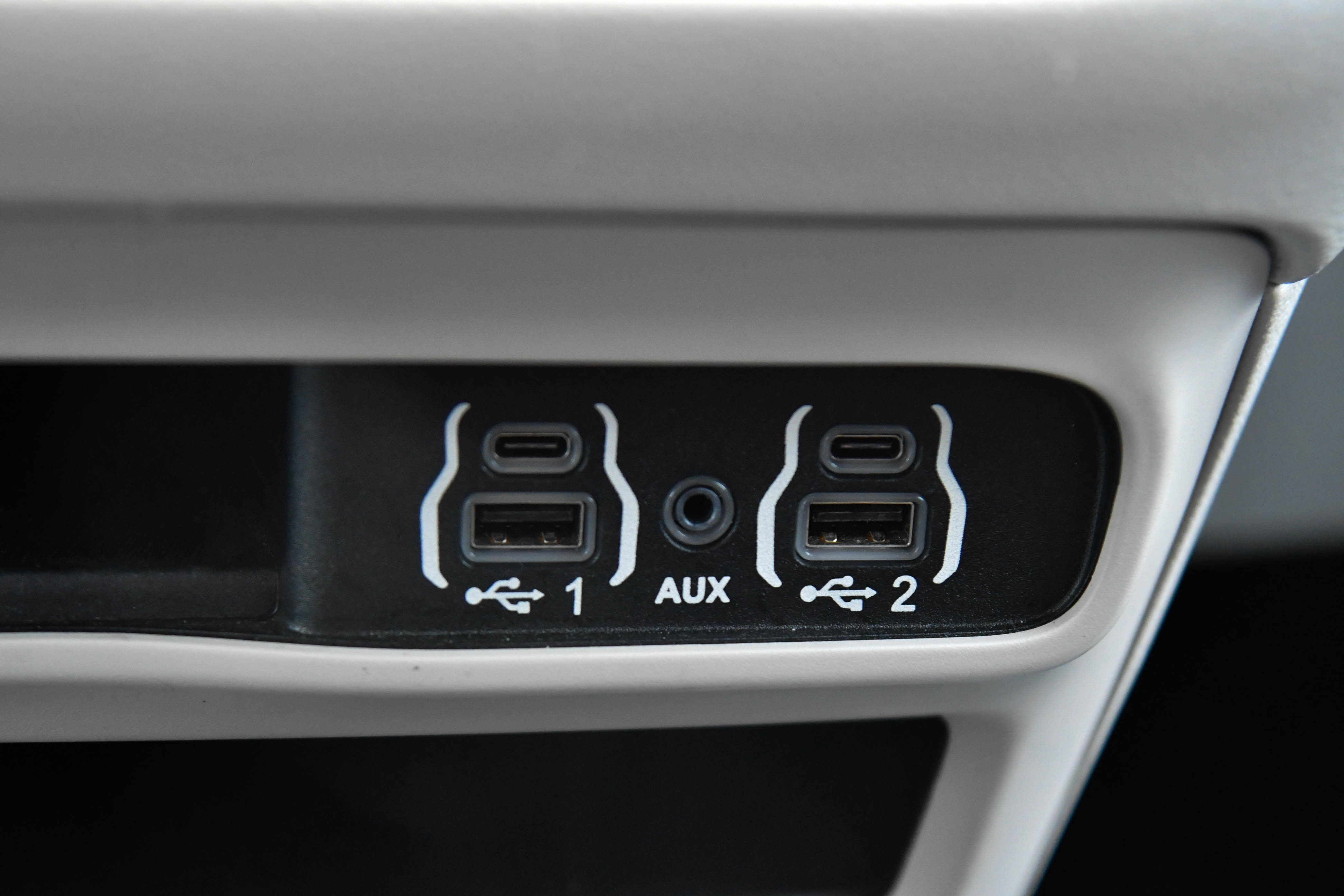 Used 2023 Chrysler Voyager LX FWD image 26