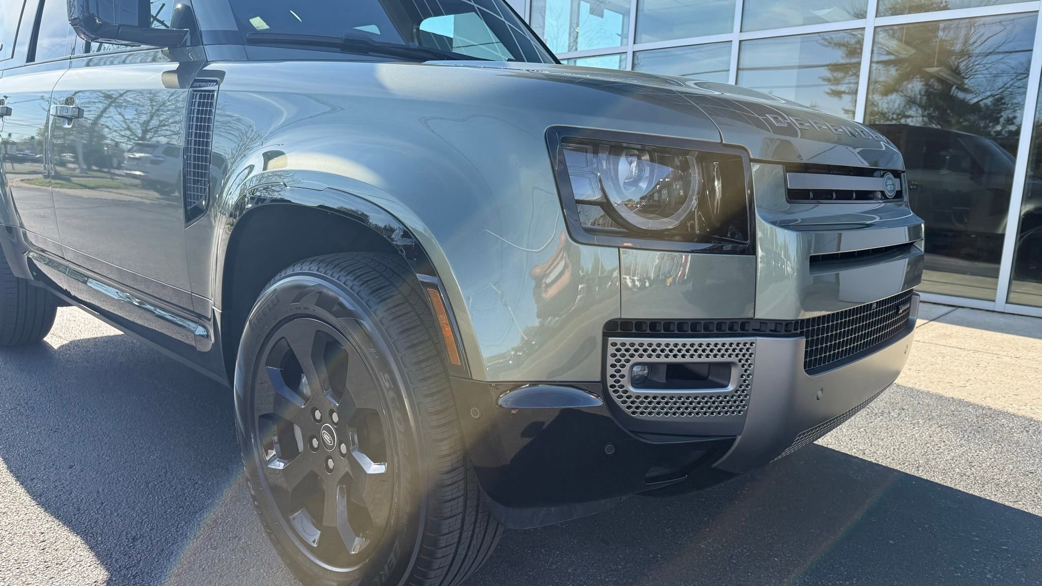 Used 2023 Land Rover Defender 110 X-Dynamic SE image 16