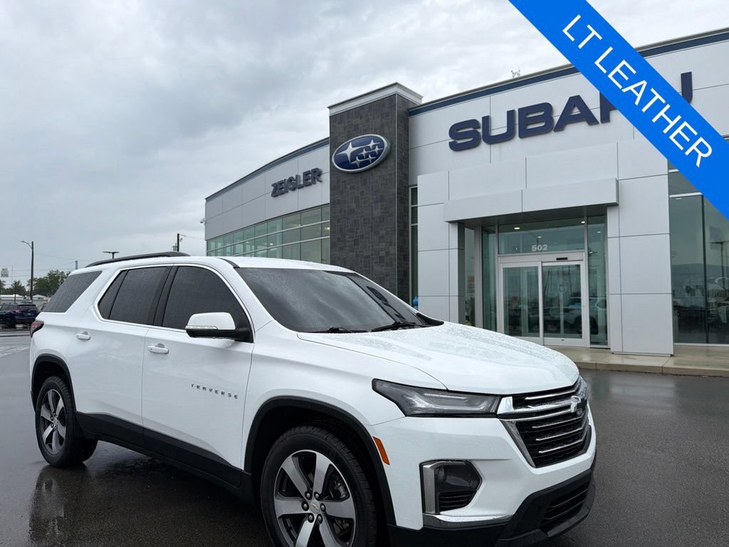 Used 2022 Chevrolet Traverse LT w/ LT Premium Package AWD/4WD image 1